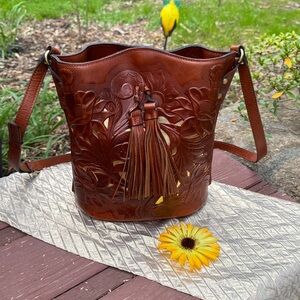 🩷 PATRICIA NASH; “Otavia” British Tan Tooled Leather Bucket Bag w/Gold Inlay!